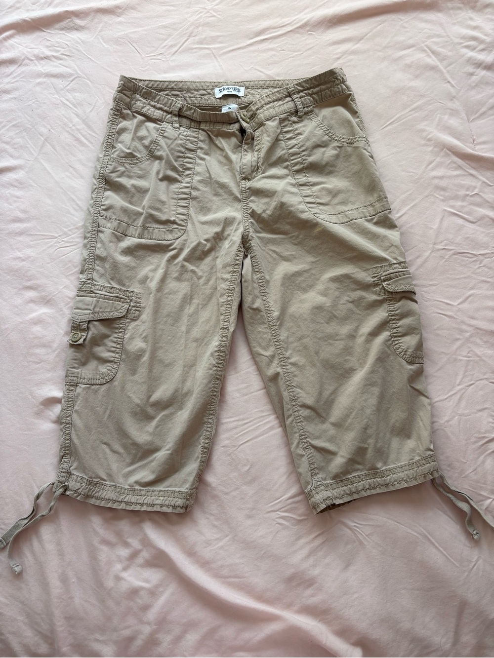 St. john’s Bay cargo capri pants